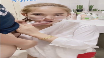 แตกใส่หน้า เอาสด เลียหี เย็ดในห้องน้ำ เย็ดในส้วม